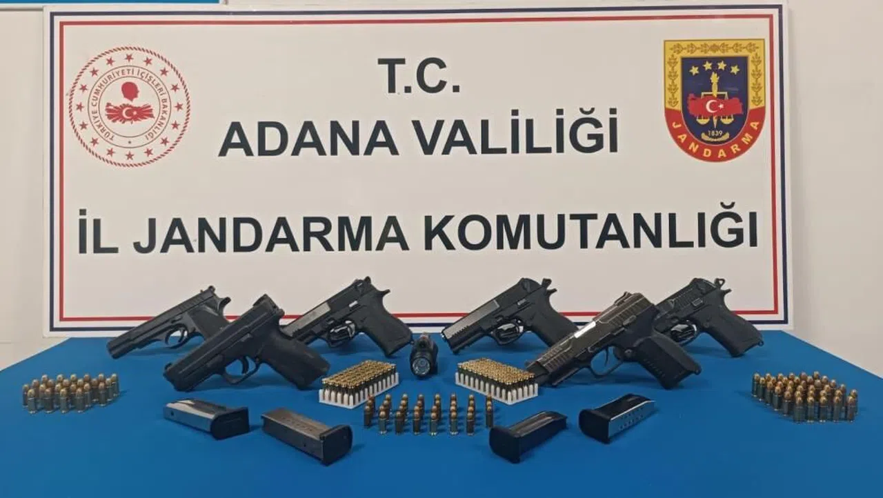 2 Araçta 6 Ruhsatsız Tabanca Ele Geçirildi