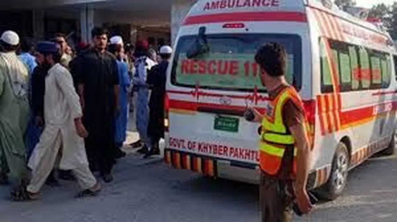 Pakistan’da bombalı saldırı: 5 ölü, 32 yaralı