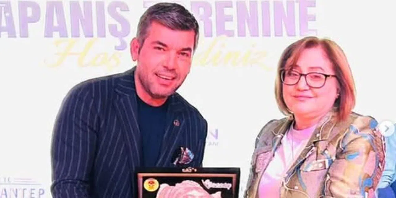 Ahmet Gaffar Akarca'ya Futbolun Gelişimine Katkılarından Dolayı Plaket Takdim Edildi