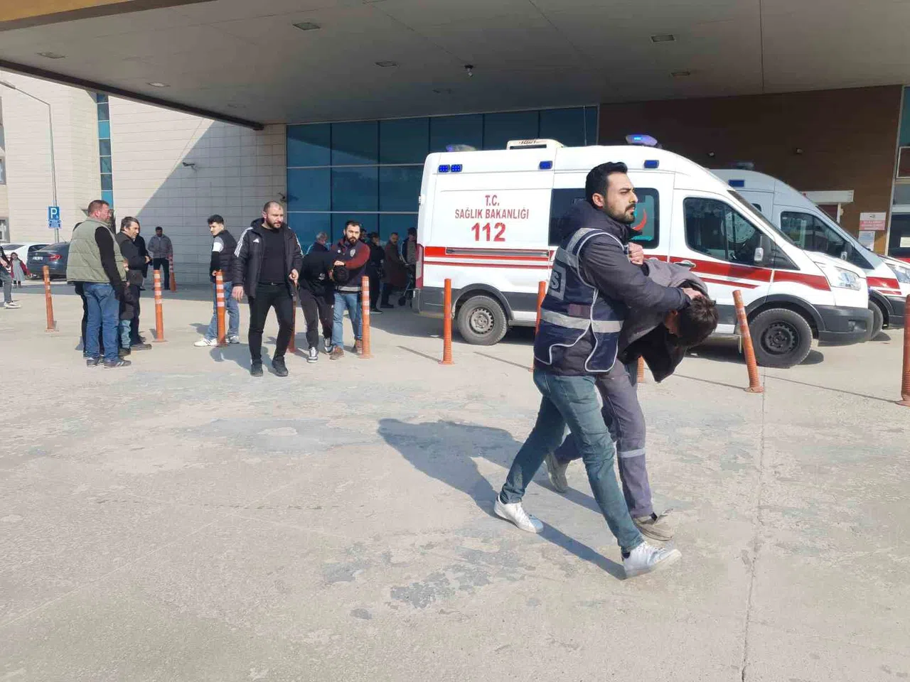 ‘Dur’ ihtarına uymayıp polise çarptı
