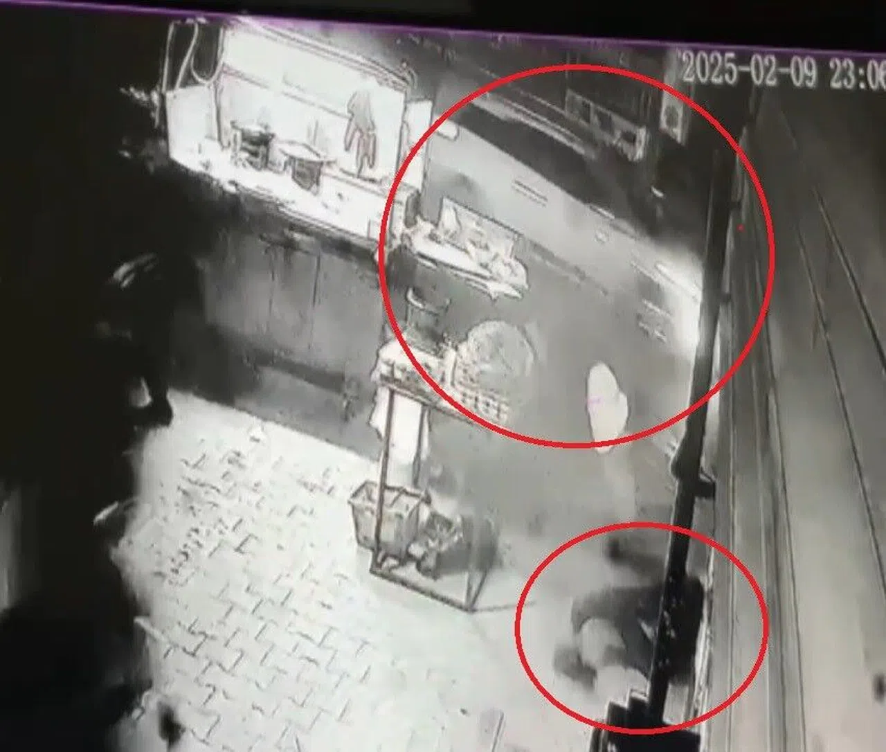 Seyyar köfteci ölümden saniyelerle kurtuldu