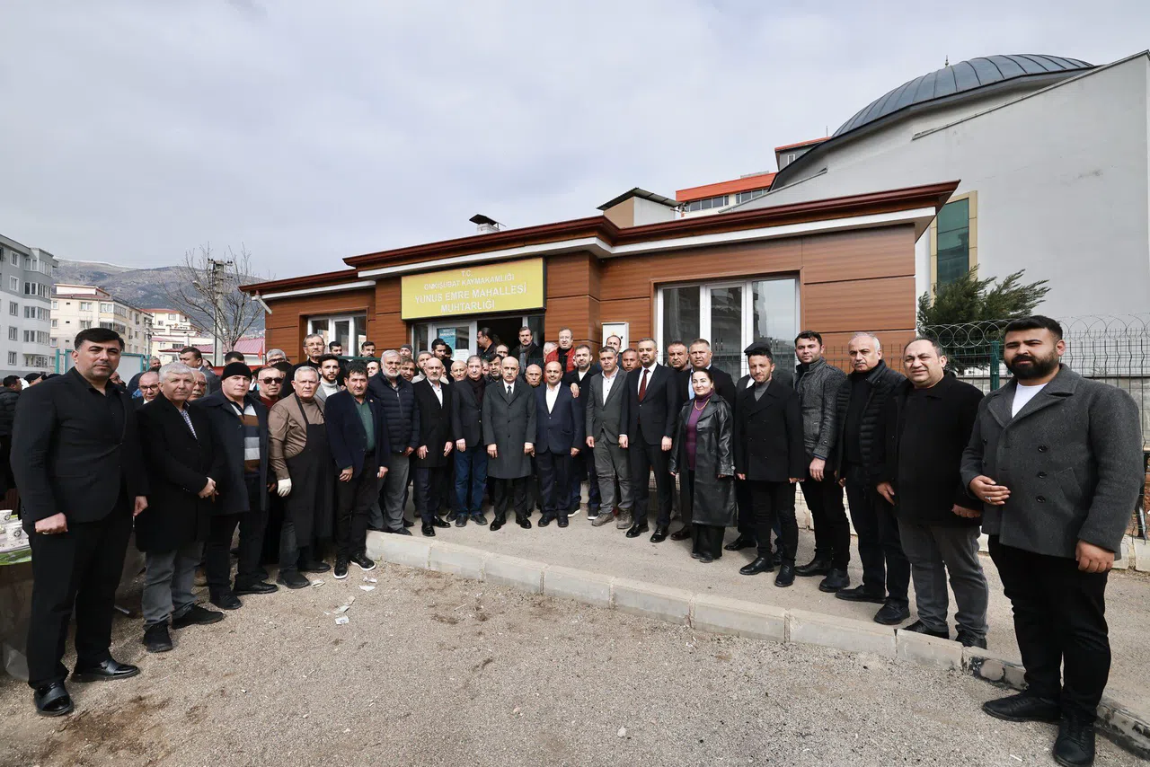 AK Parti Heyeti, Deprem Şehitleri Anısına İkramda Bulundu
