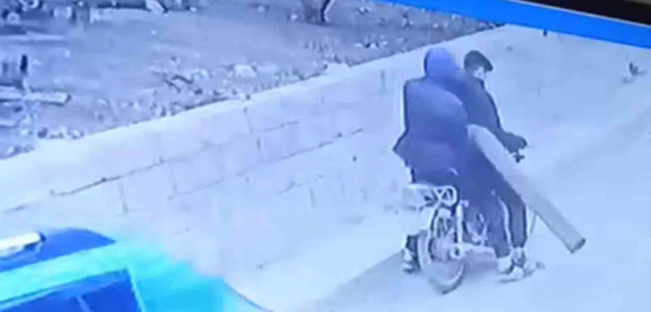 Motosikletle gelip evin bahçesindeki su motorunu çaldılar