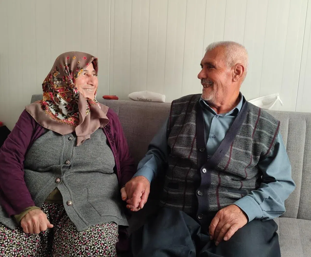 Depremzede çift, aşklarıyla örnek oluyor