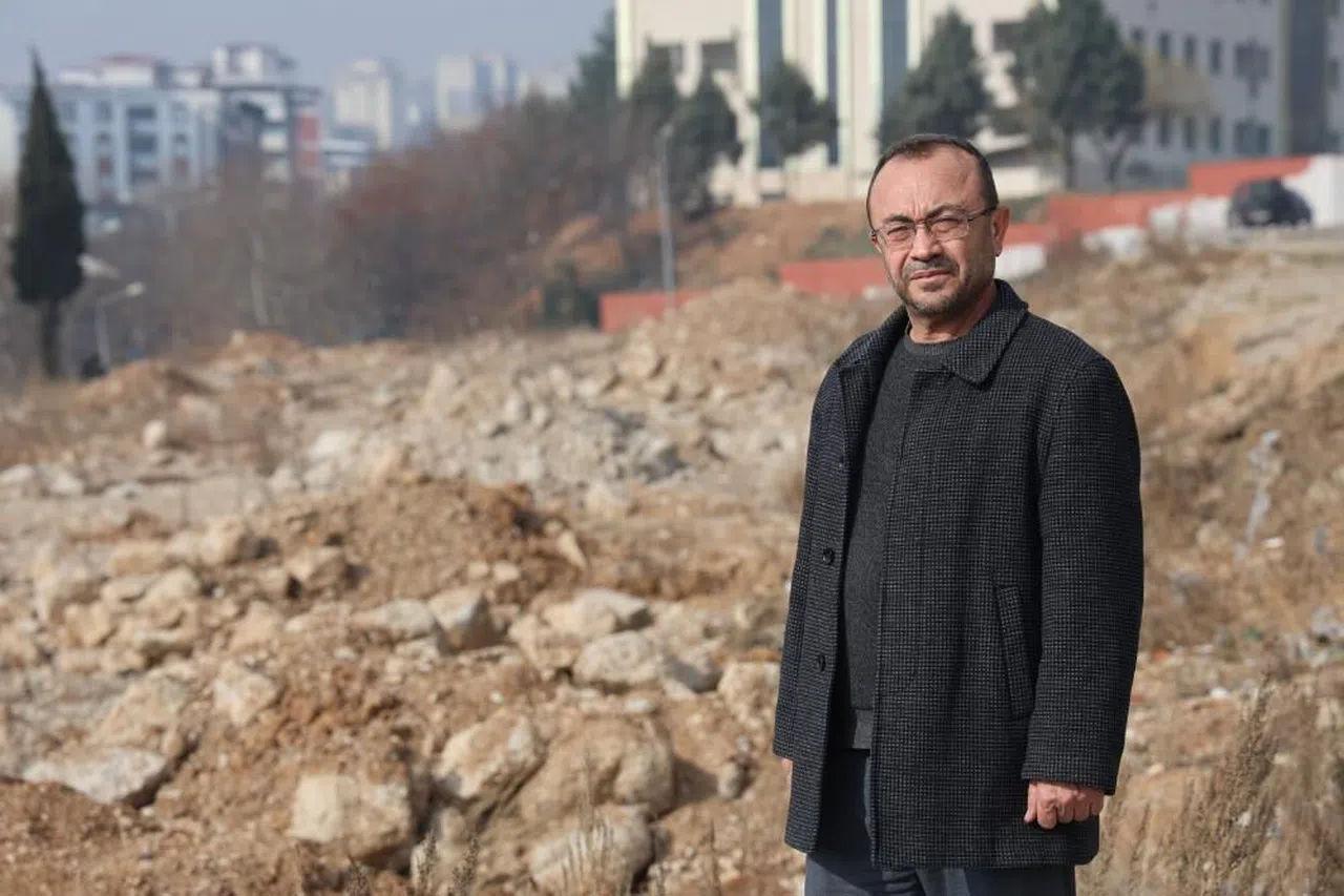 Depremde eşi ve iki kızını kaybeden imamın yürek yakan hikayesi