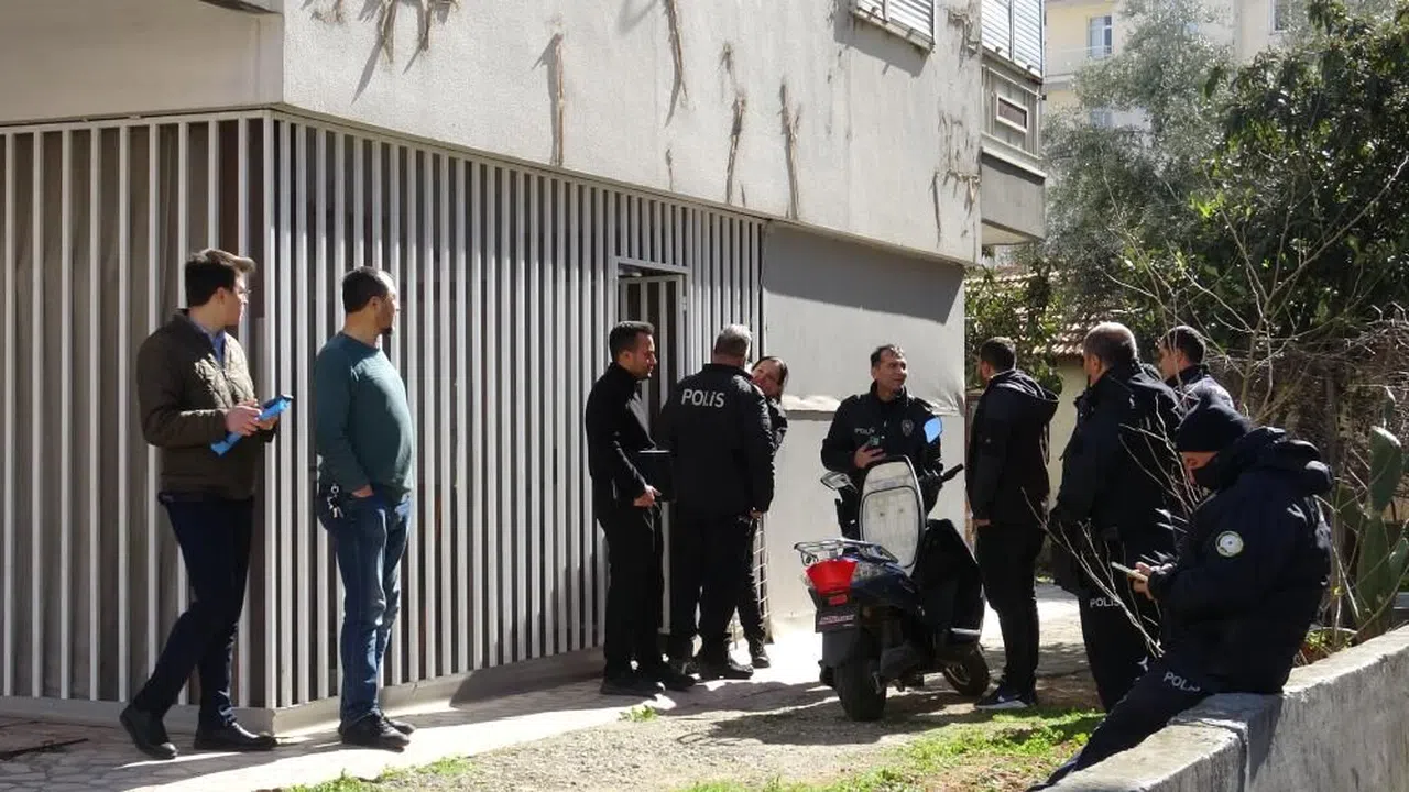 Bebeği, eşi ve kendisi ile birlikte evi yakmakla tehdit etti