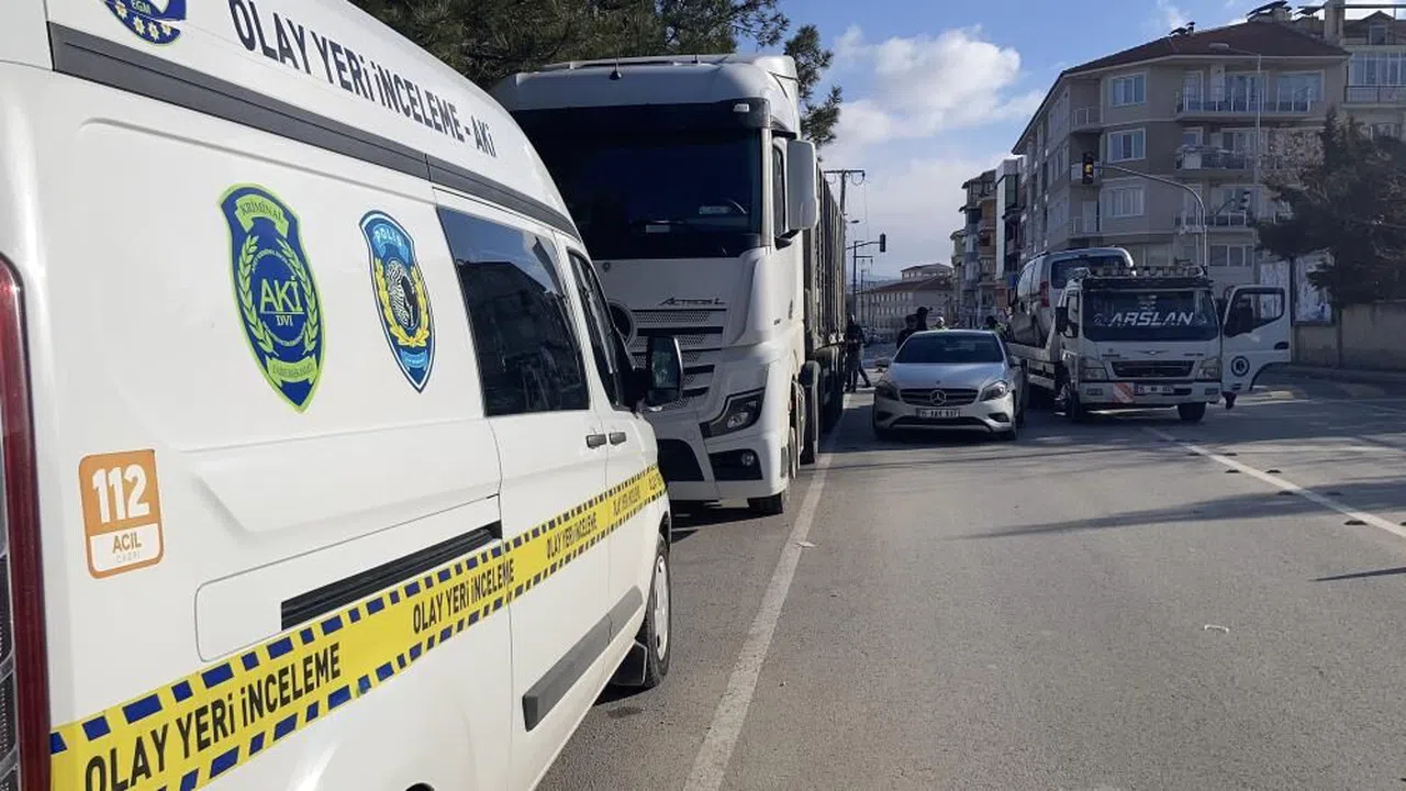 Kalp krizi geçiren sürücü 3 araca çarptı