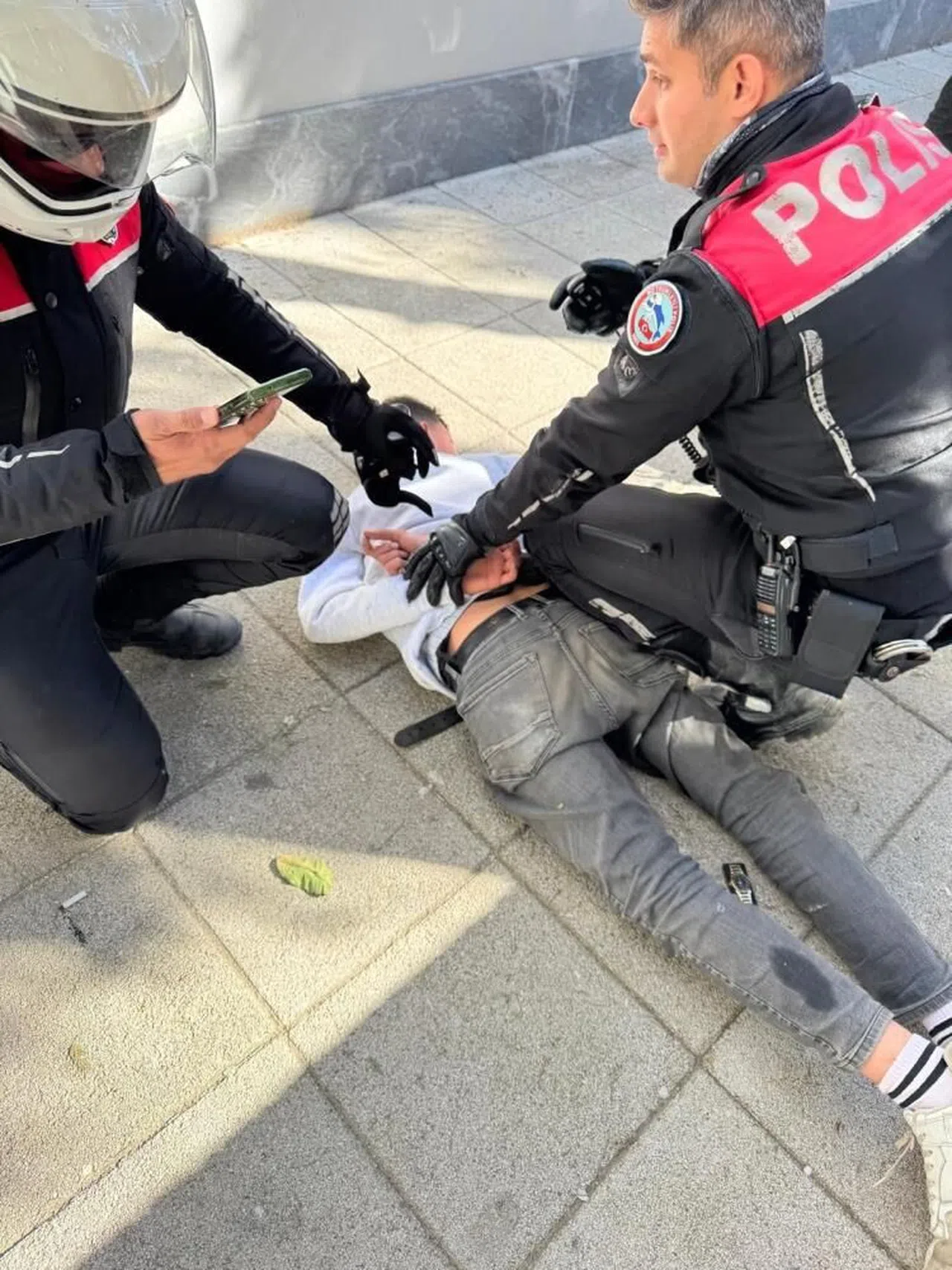Çakmak istedi, 'yok' denilince bıçakladı