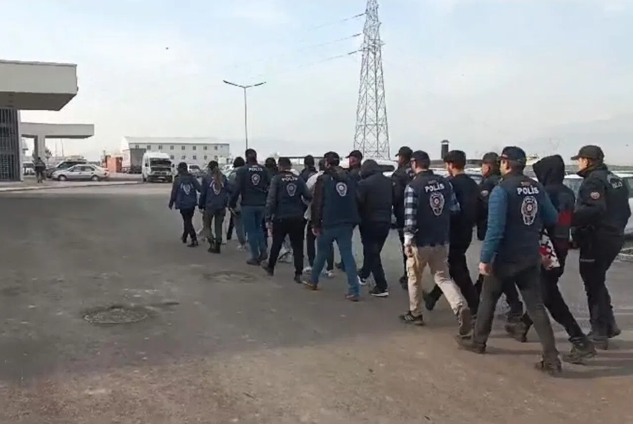 Depremzedelerin Kimlikleriyle Bahis Yapan 8 Kişi Yakalandı