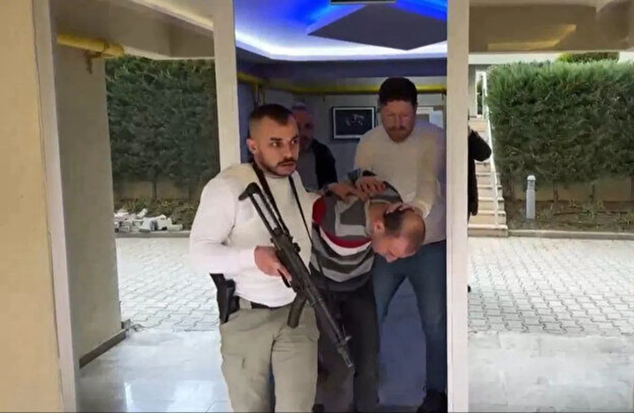 Firari astsubay sahte kimlikle yakalandı