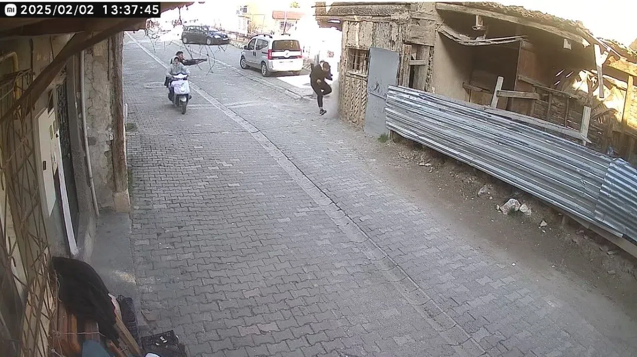 Pompalı tüfekle saldırıp motosikletle kaçtılar
