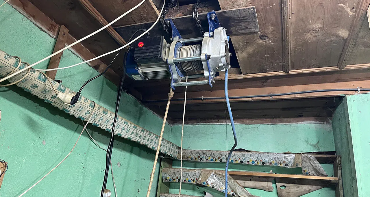 Yerin altına asansör sistemi kuran defineciler suçüstü yakalandı