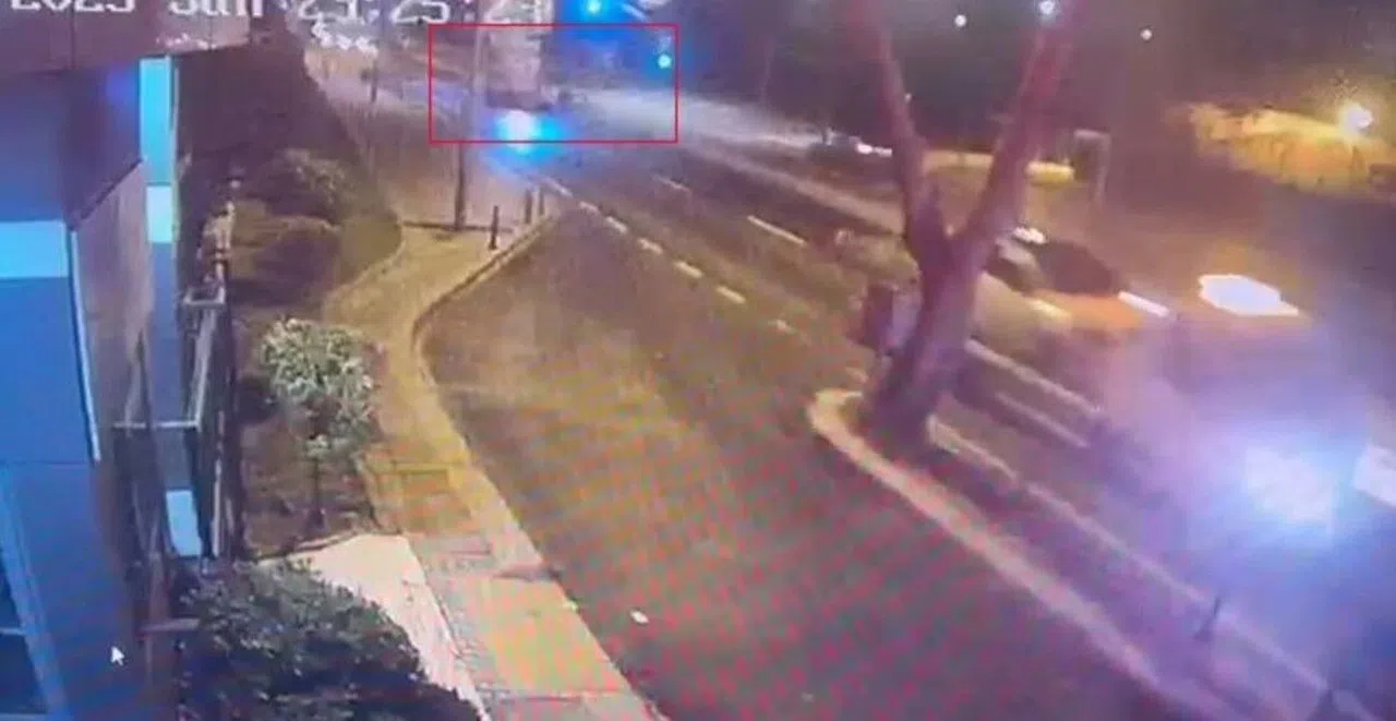 Feci kaza kamerada: Anne ve kızına çarpıp kaçtı