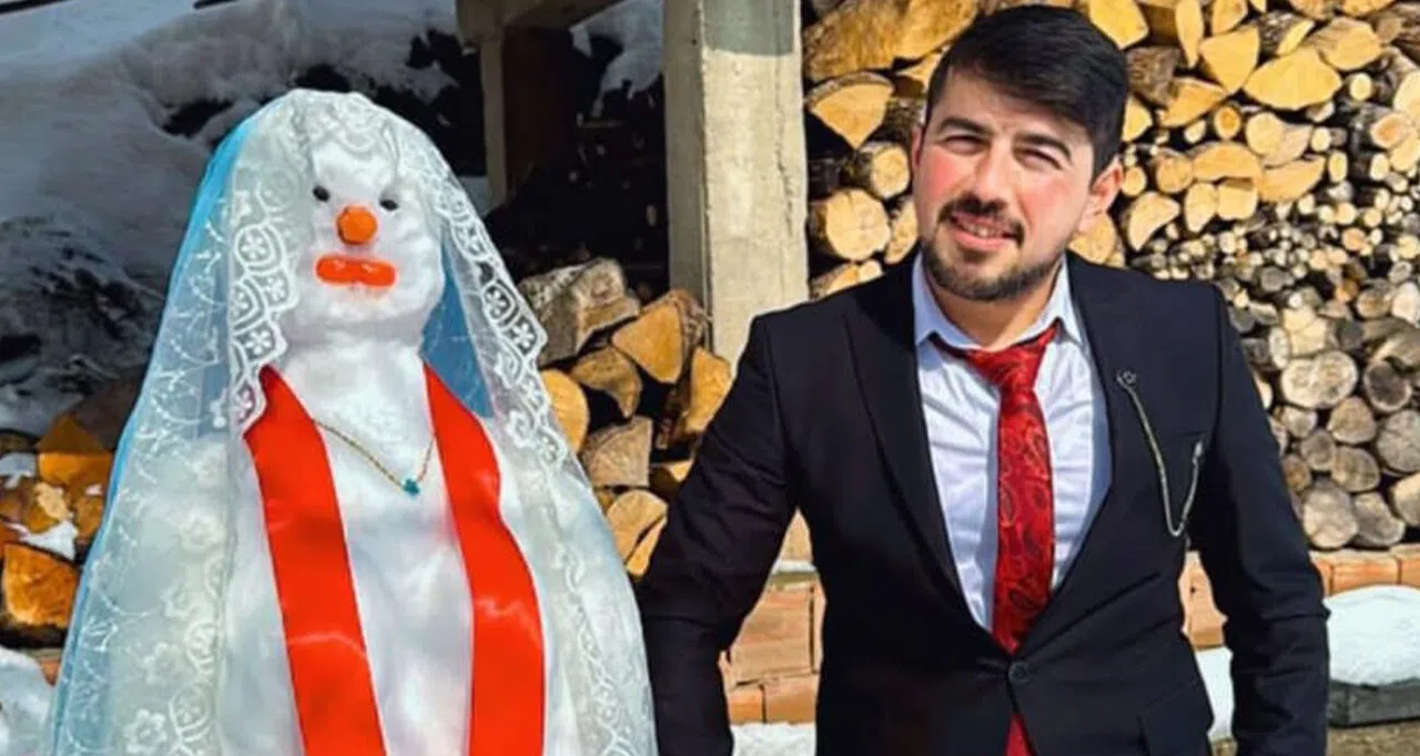 Havai fişekle çöp kamyonunu yaktılar