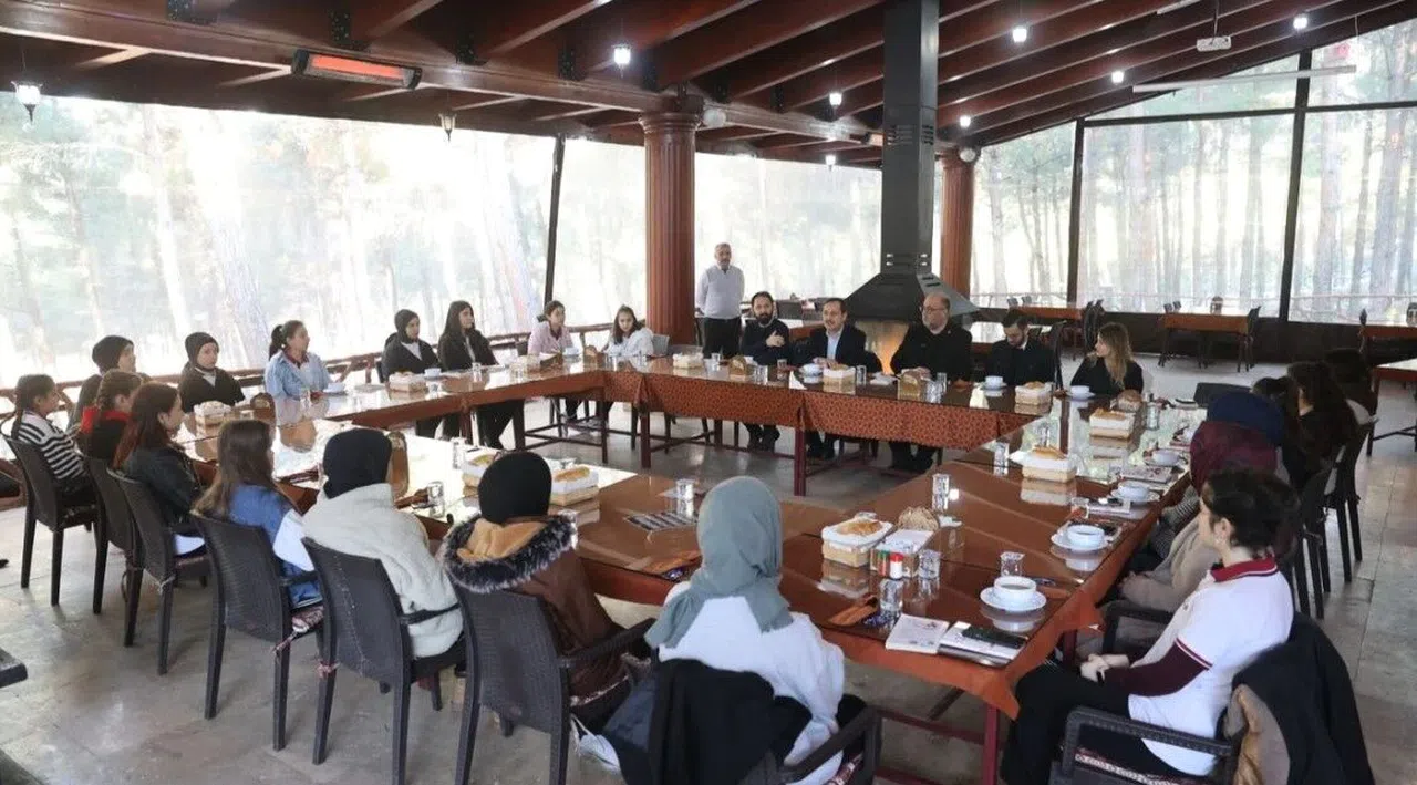 Başkan Akpınar Öğrencilerle Edebiyat Üzerine Buluştu