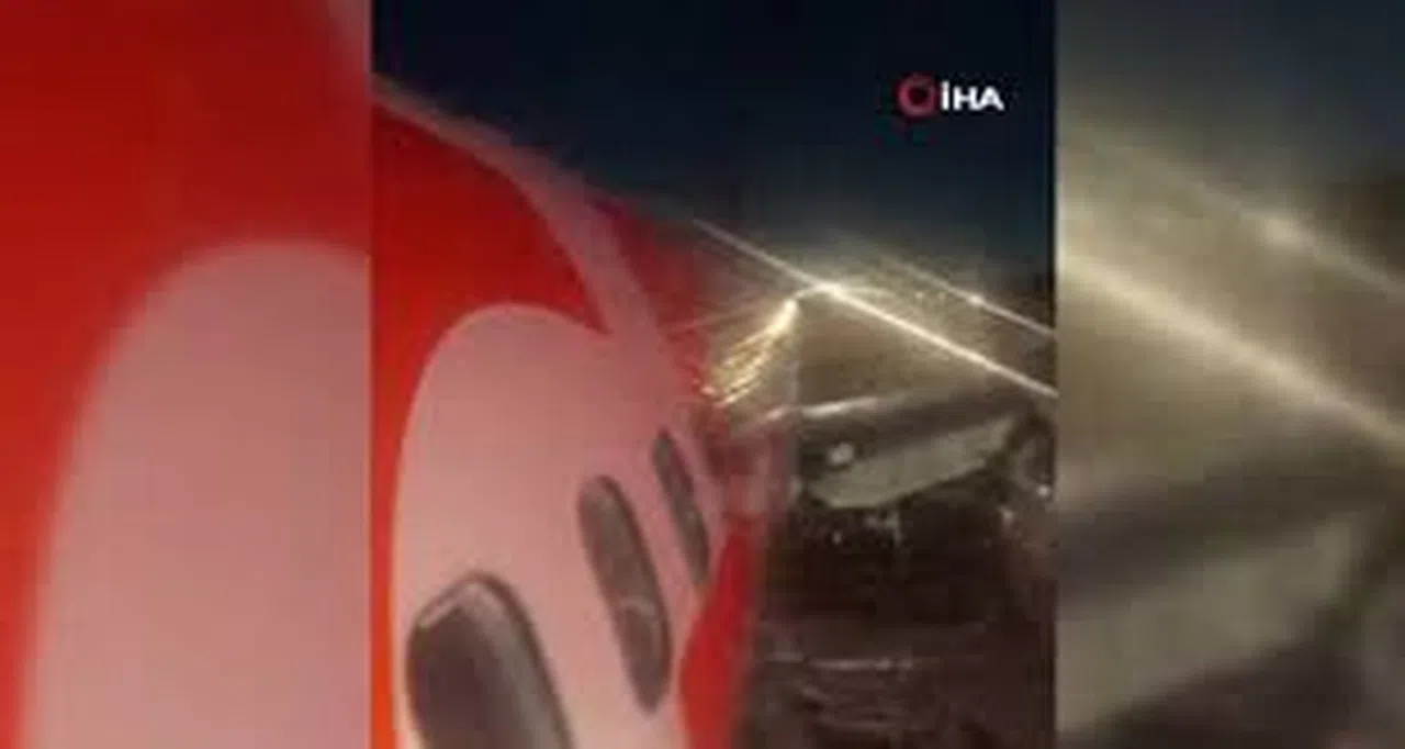 Yolcu uçağı kalkış sırasında araca çarptı