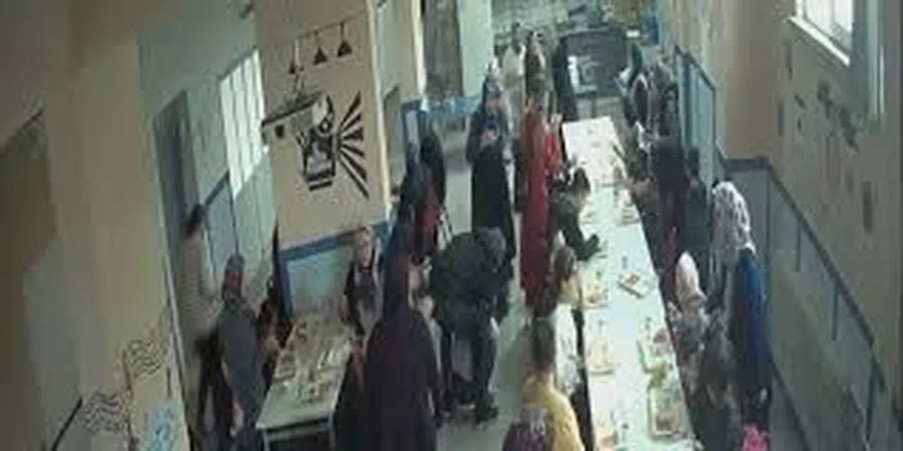 Öğrencisinin hayatını Heimlich manevrası ile kurtardı