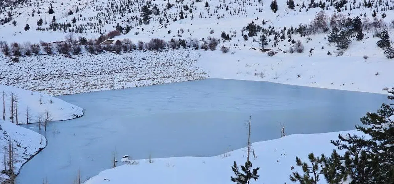 Akdeniz'in Sibirya'sı Göksun'da değirmendere göleti dondu