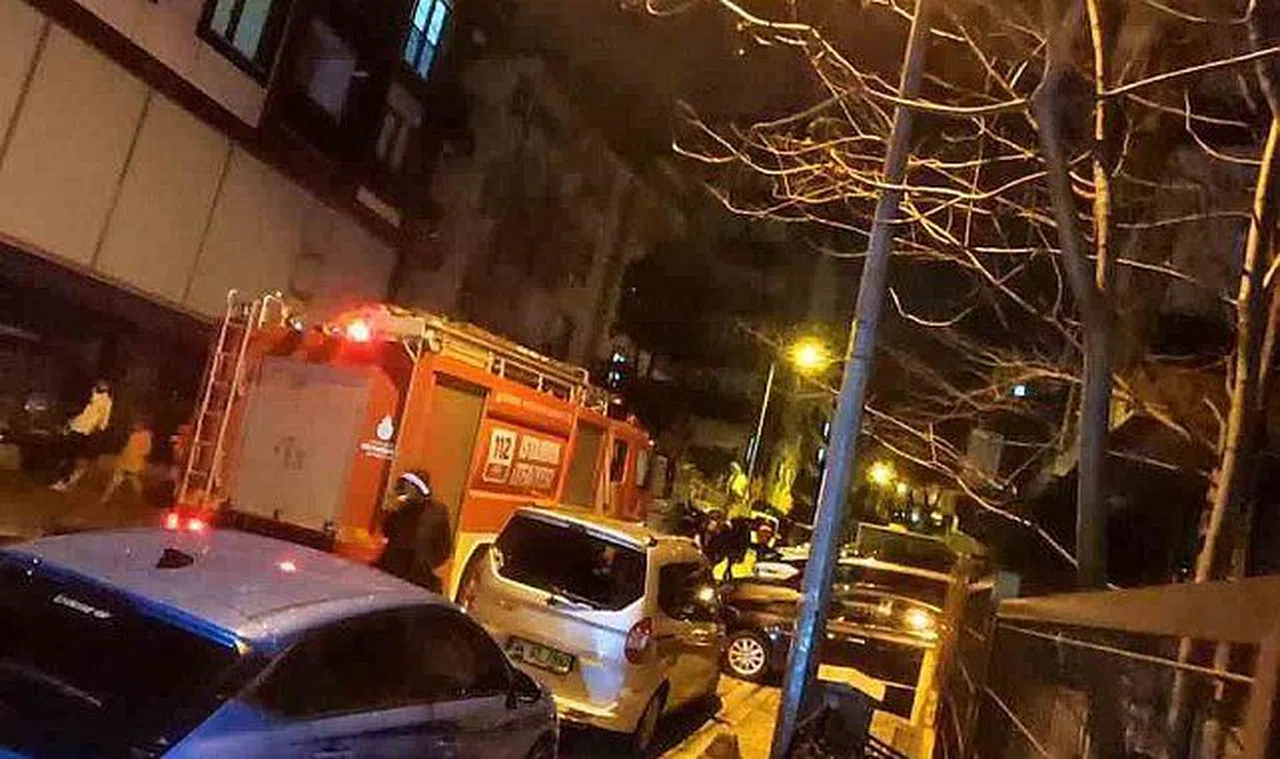 Binadan çatlama sesi geldi, vatandaşlar tahliye edildi