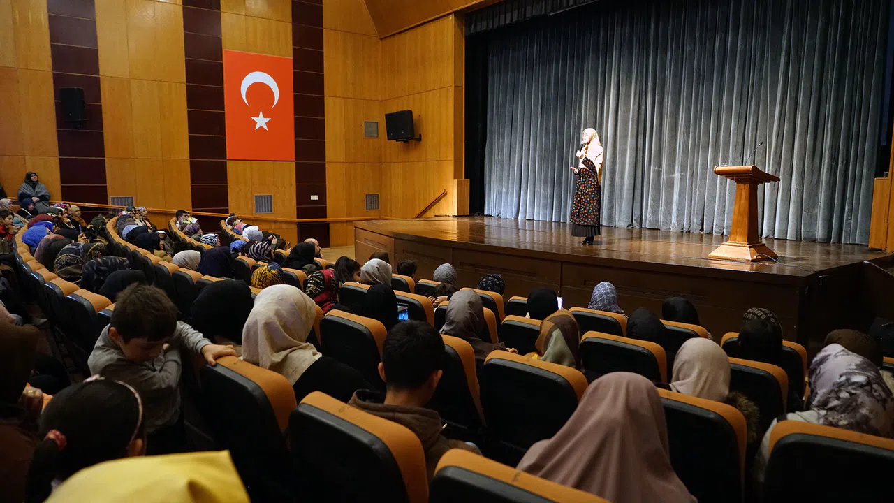 Kahramanmaraş’ta Aile İçi İletişimi Güçlendiren Söyleşi