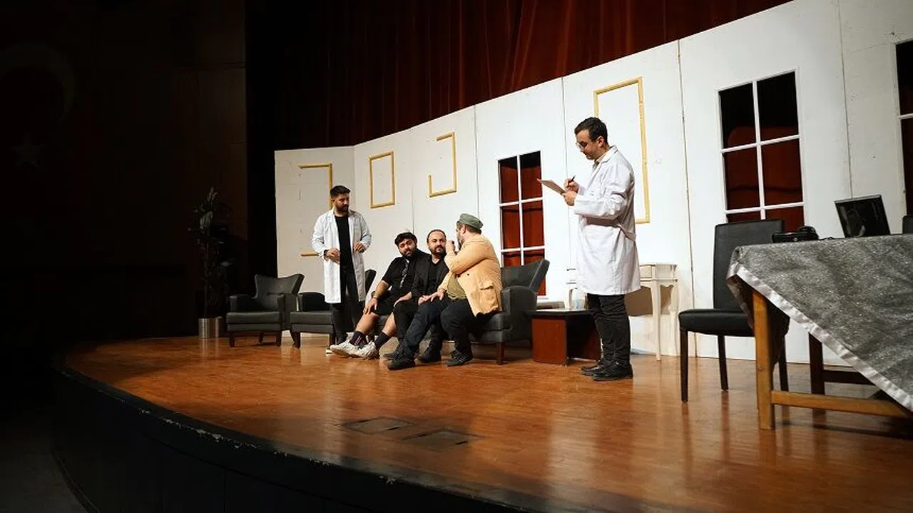 “Deliriyorum Ben” Kahramanmaraş’ta Sahnelendi