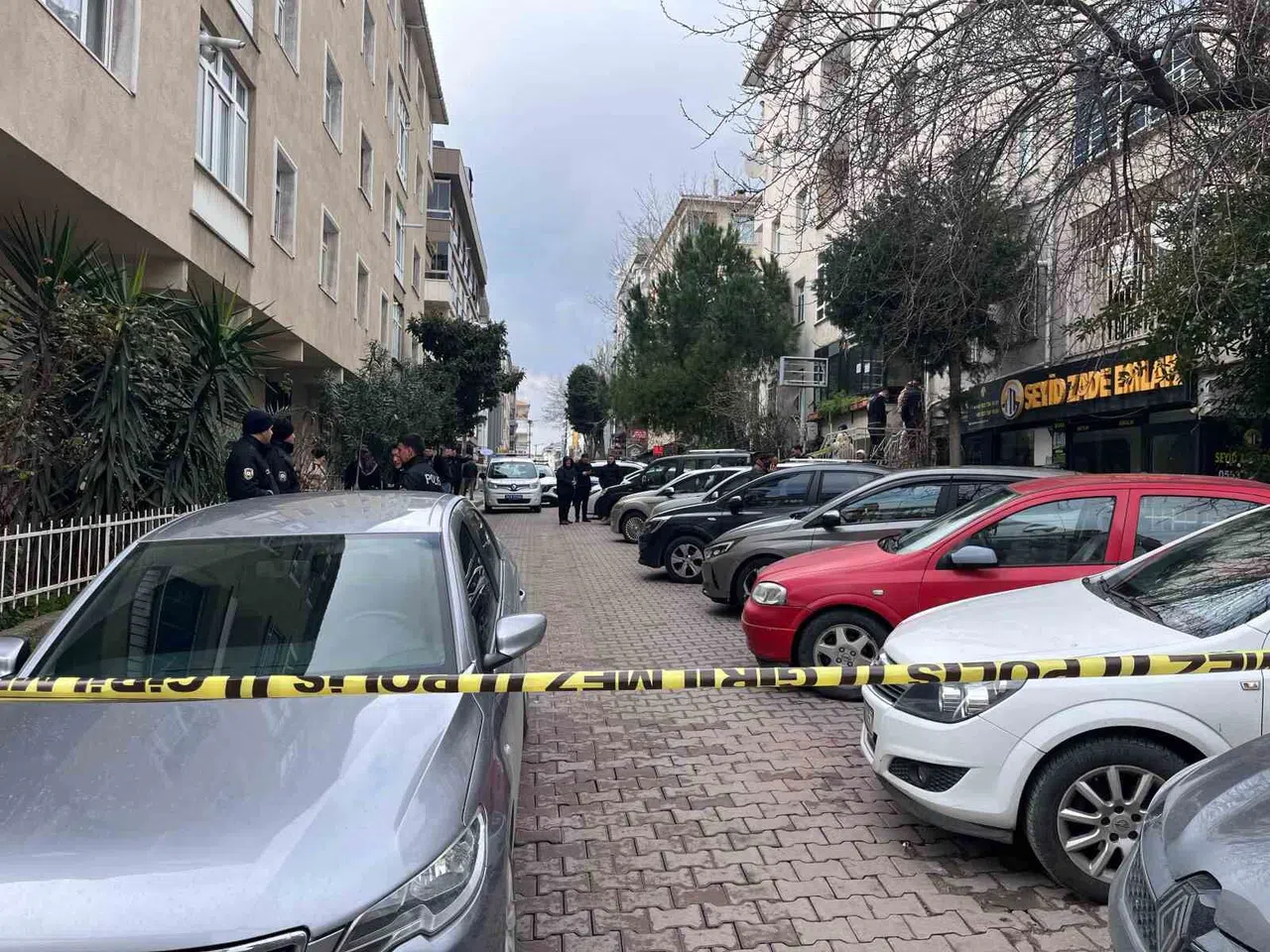 Eşi ve 3 çocuğunu vurup intihar etti