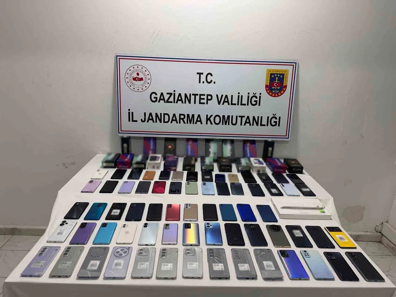 2 milyon TL değerinde kaçak telefon ele geçirildi