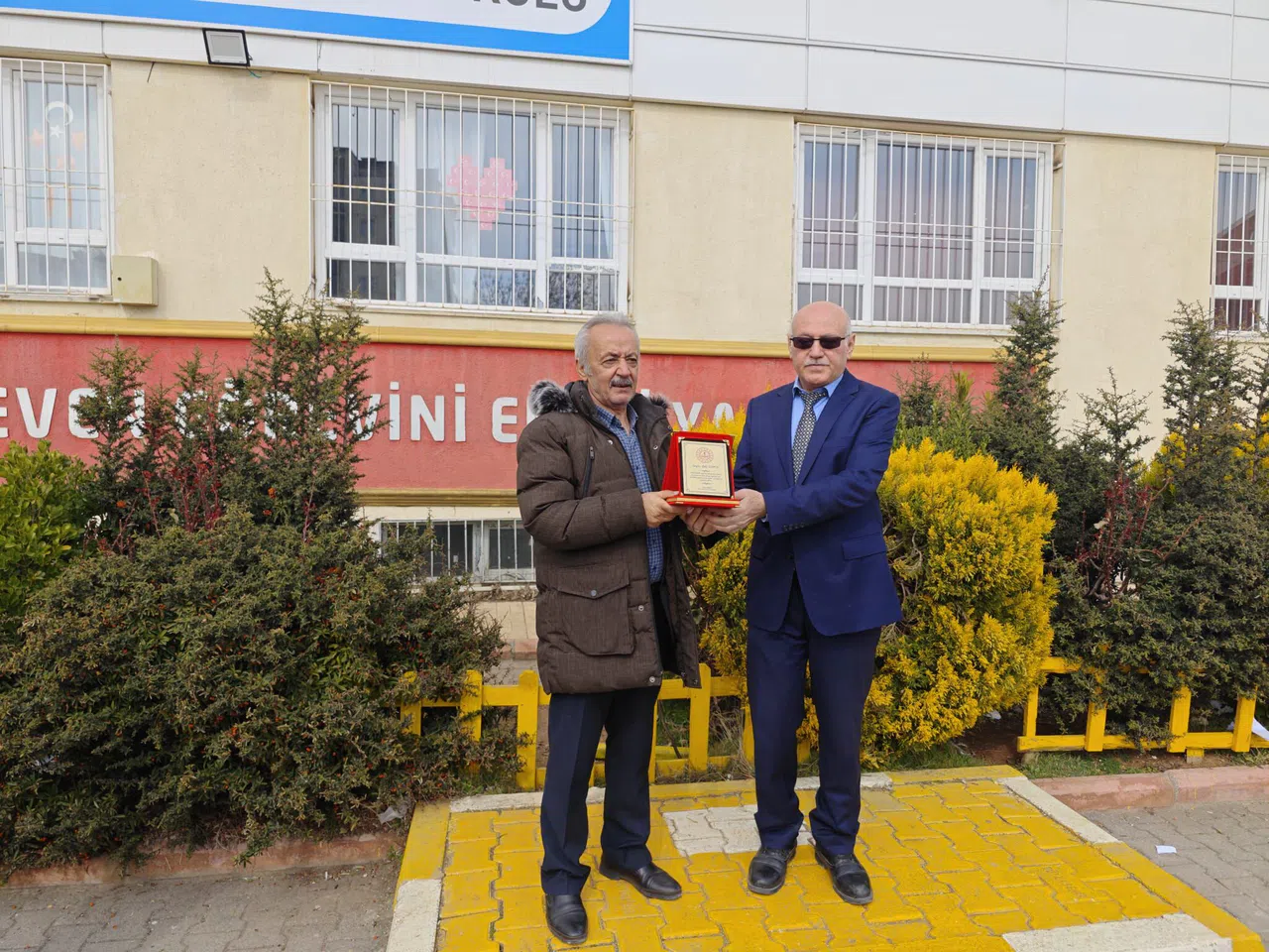 Yıldırım Bayazıt İlkokulu, Zeki Topuz Öğretmeni Emekliliğe Uğurladı