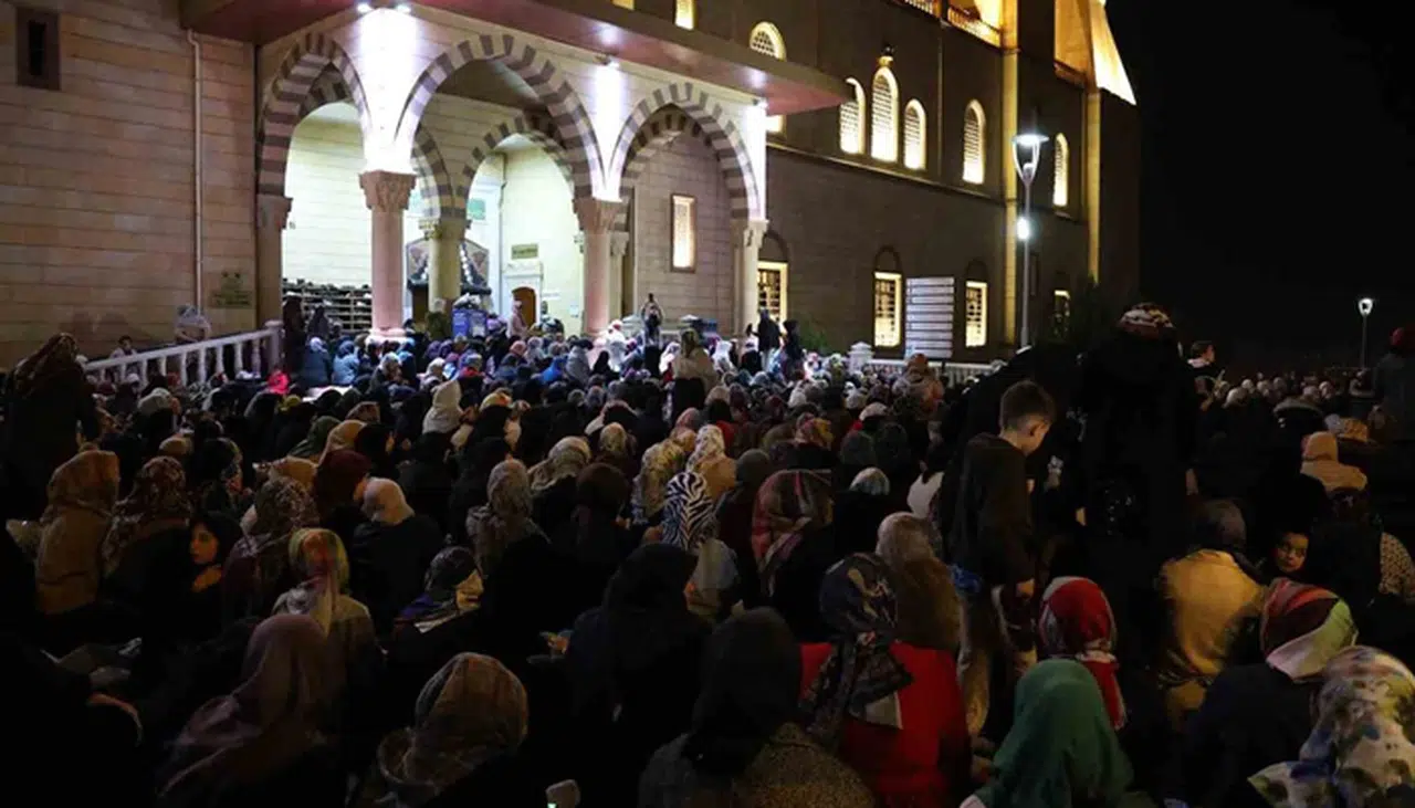 Abdülhamit Han Cami Kadir Gecesi’nde Doldu Taştı