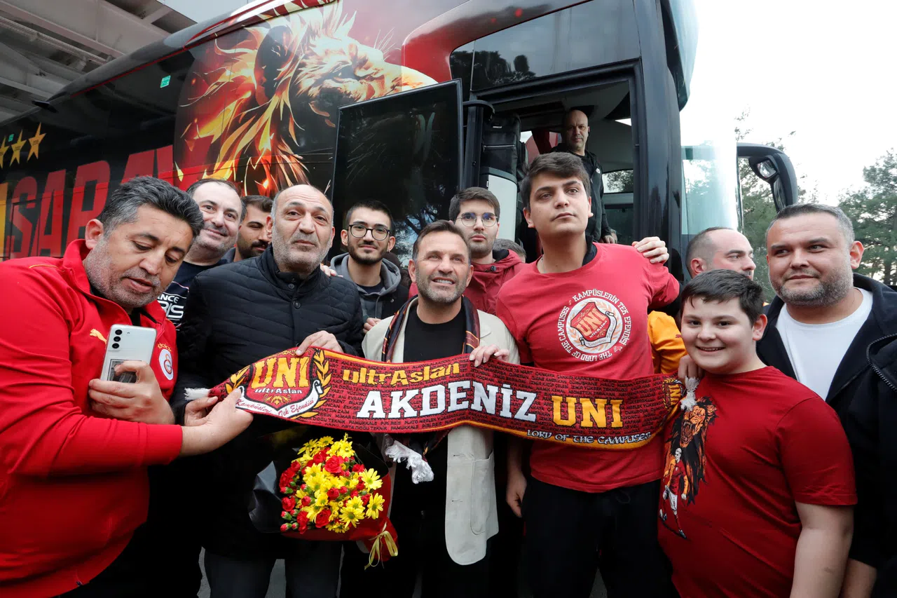 Galatasaray, Antalya'da sevgi gösterileri ile karşılandı