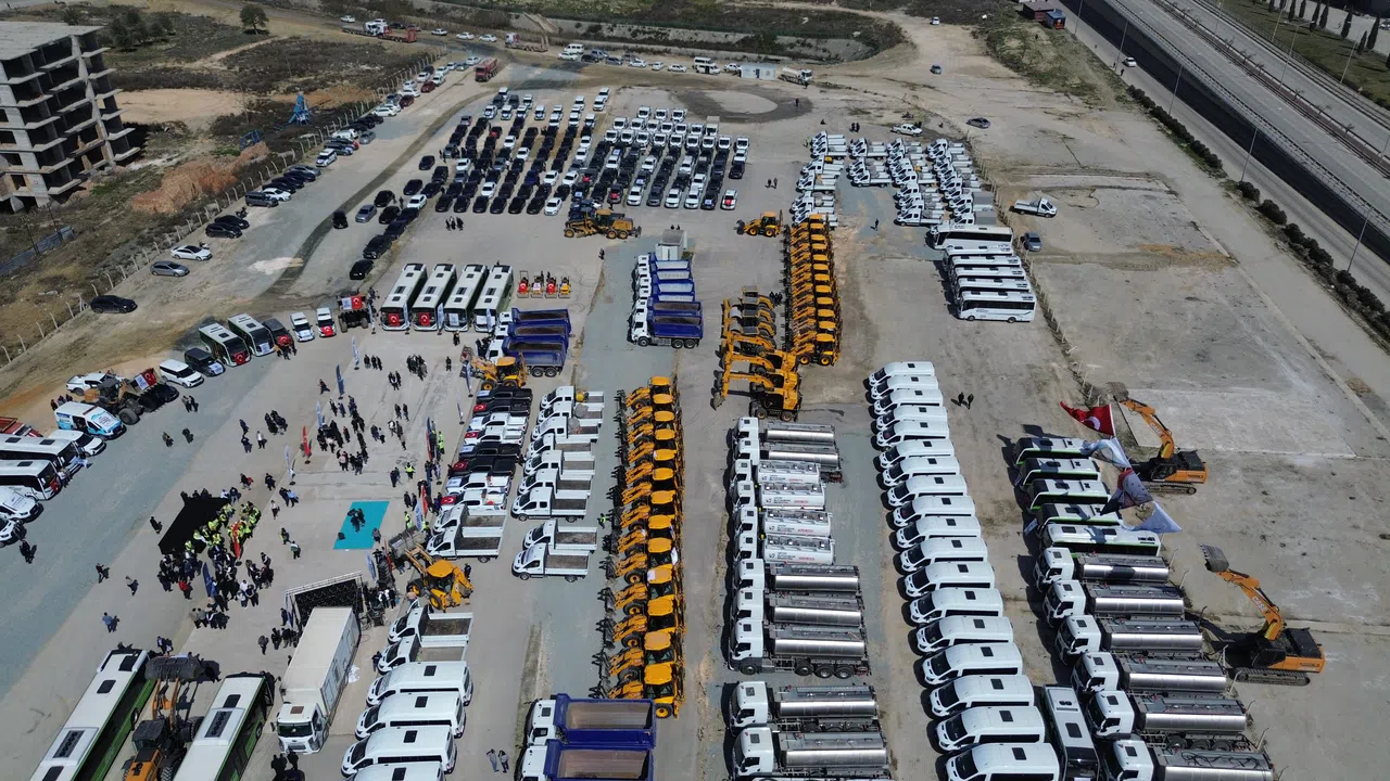 Kiralama devrine son veren Hatay Büyükşehir Belediyesi bin araç satın aldı