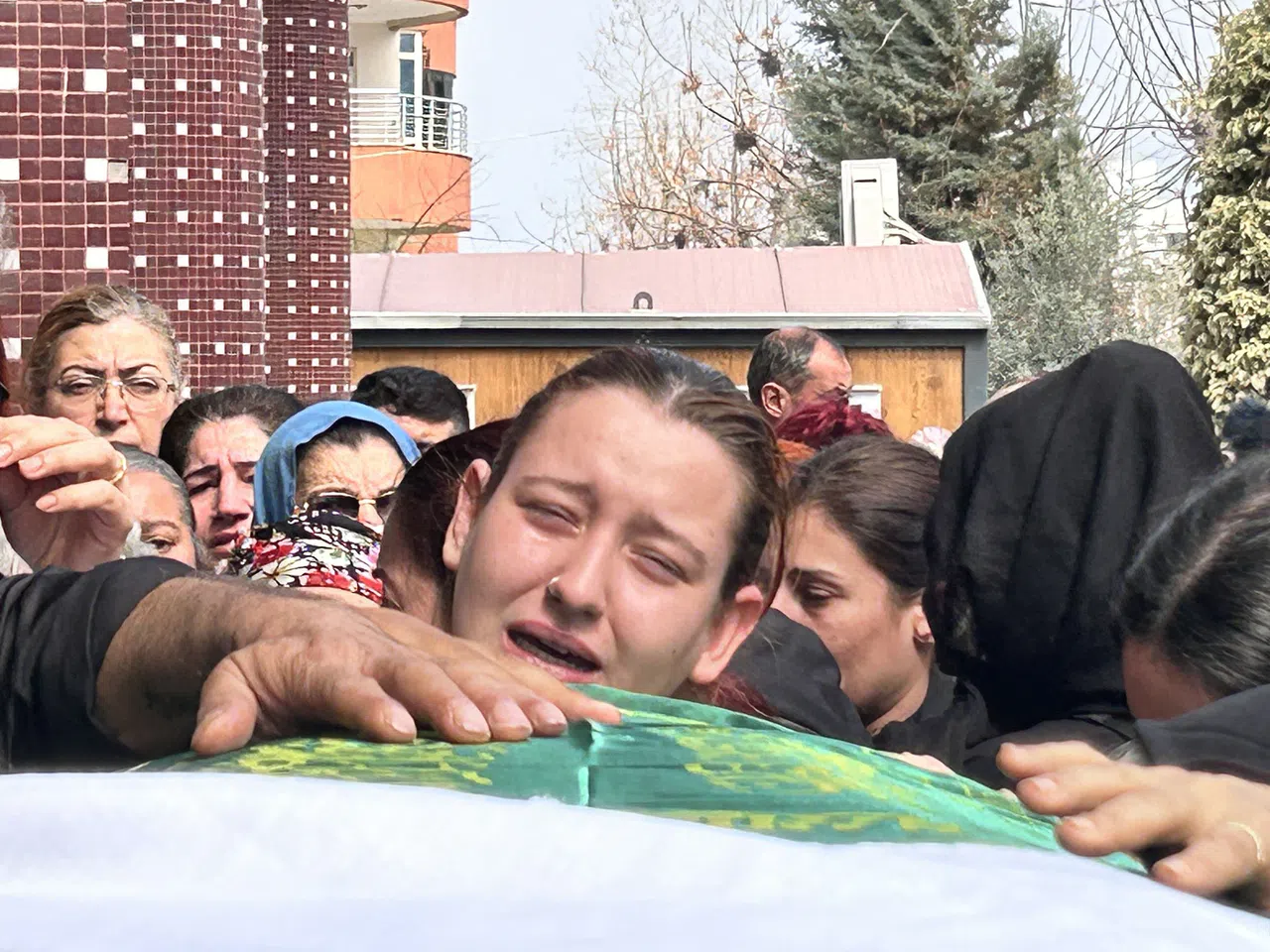 Kocası Tarafından Öldürülen Genç Hemşire Son Yolculuğuna Uğurlandı