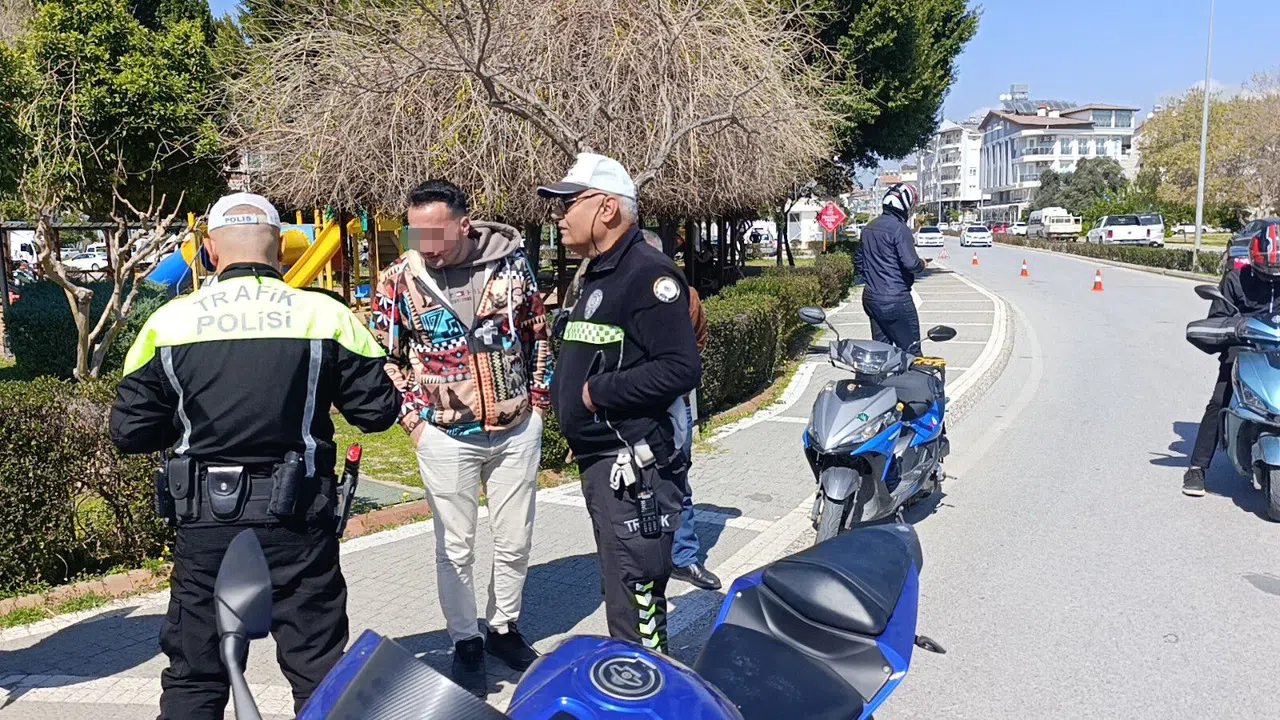 5. Kez Kasksız Yakalandı, Ehliyetine 2 Ay El Konulunca "Hak Ettik" Dedi