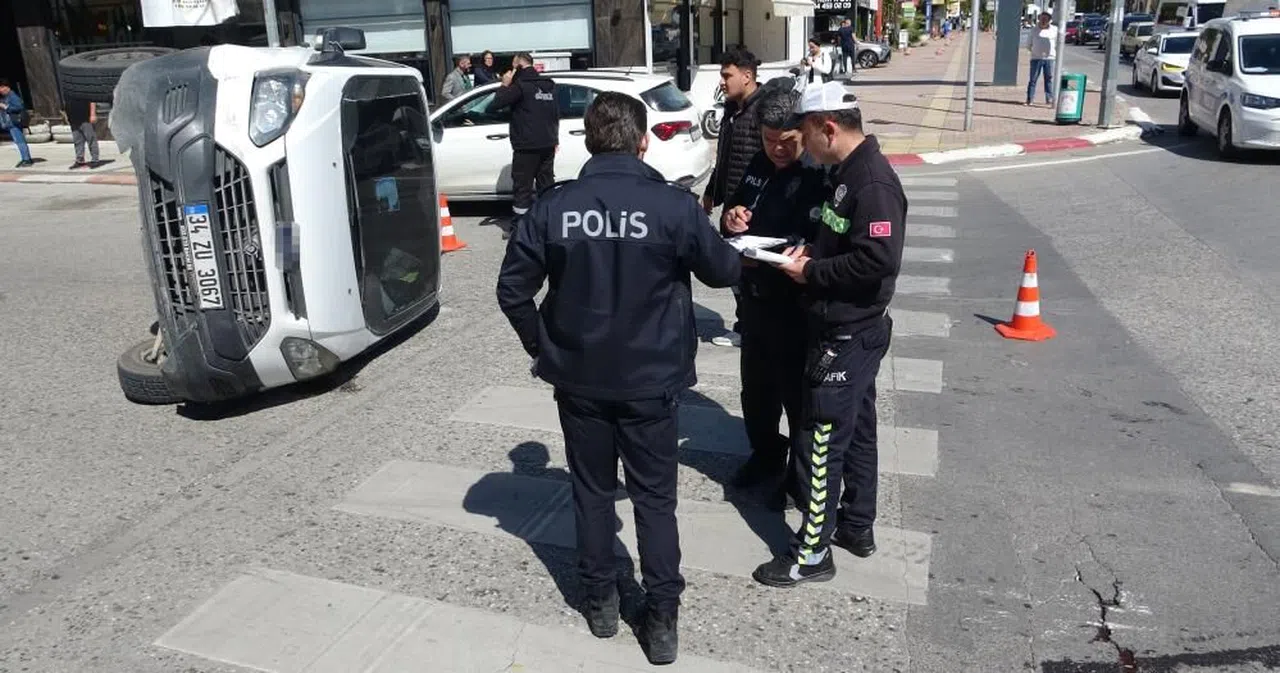 Para taşıyan zırhlı araç ile otomobil çarpıştı