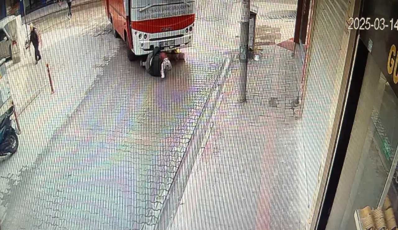 Dönüş Yapan Özel Halk Otobüsünün Altında Kalan Kadın Yaralandı
