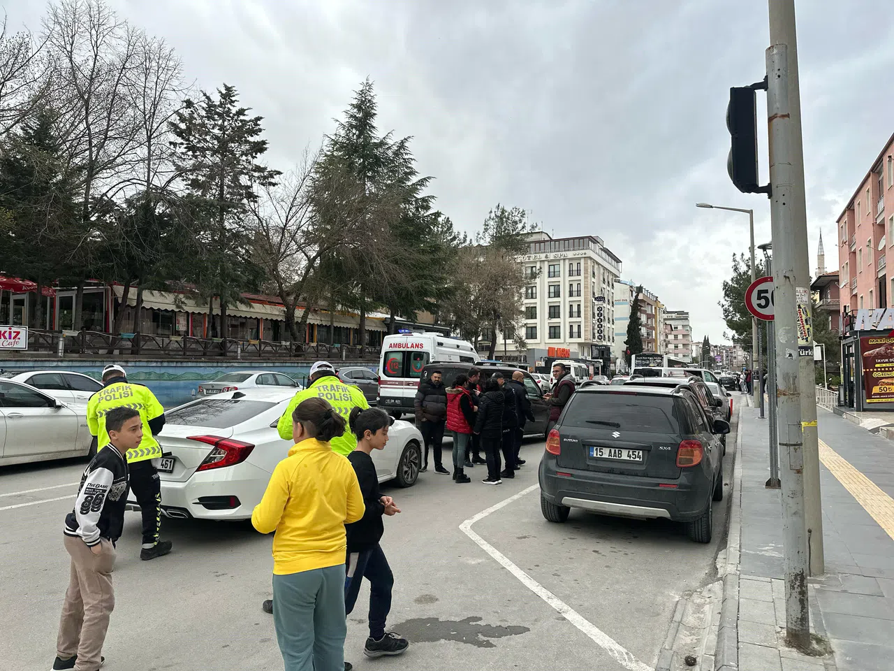 Karşıya Geçmek İsterken Otomobilin Çarptığı Yaya Yaralandı
