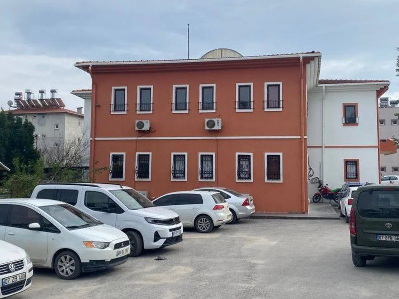Antalya'da Aile Sağlığı Merkezi'nin Klima Dış Ünitesini Çaldılar