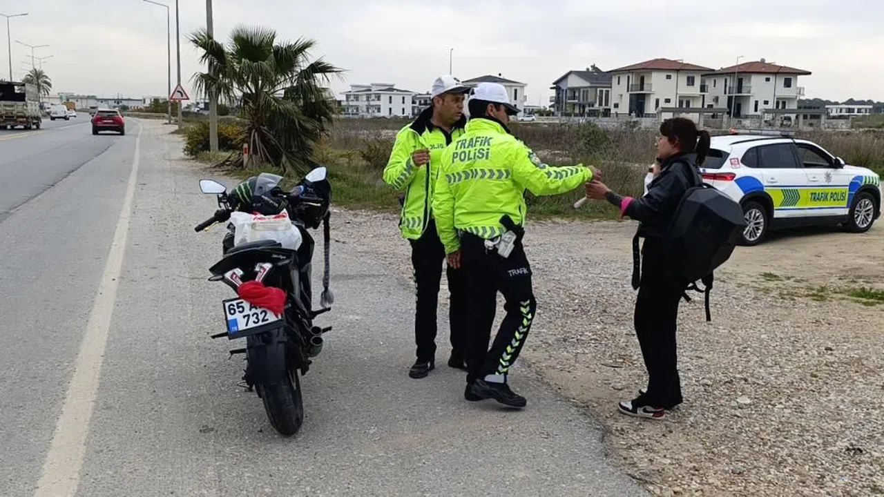 Plakasını Şalla Kapattı, Trafikten Men Edildi!