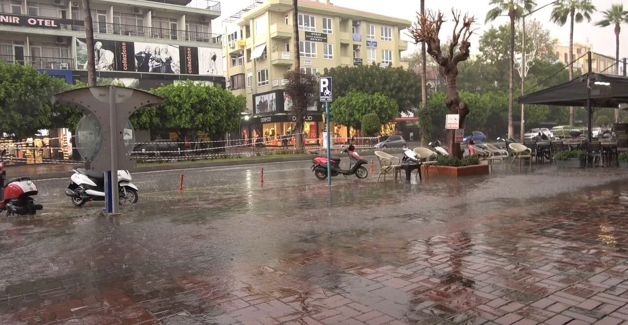 Alanya'da Sabah Saatlerinde Yağış Etkili Oldu