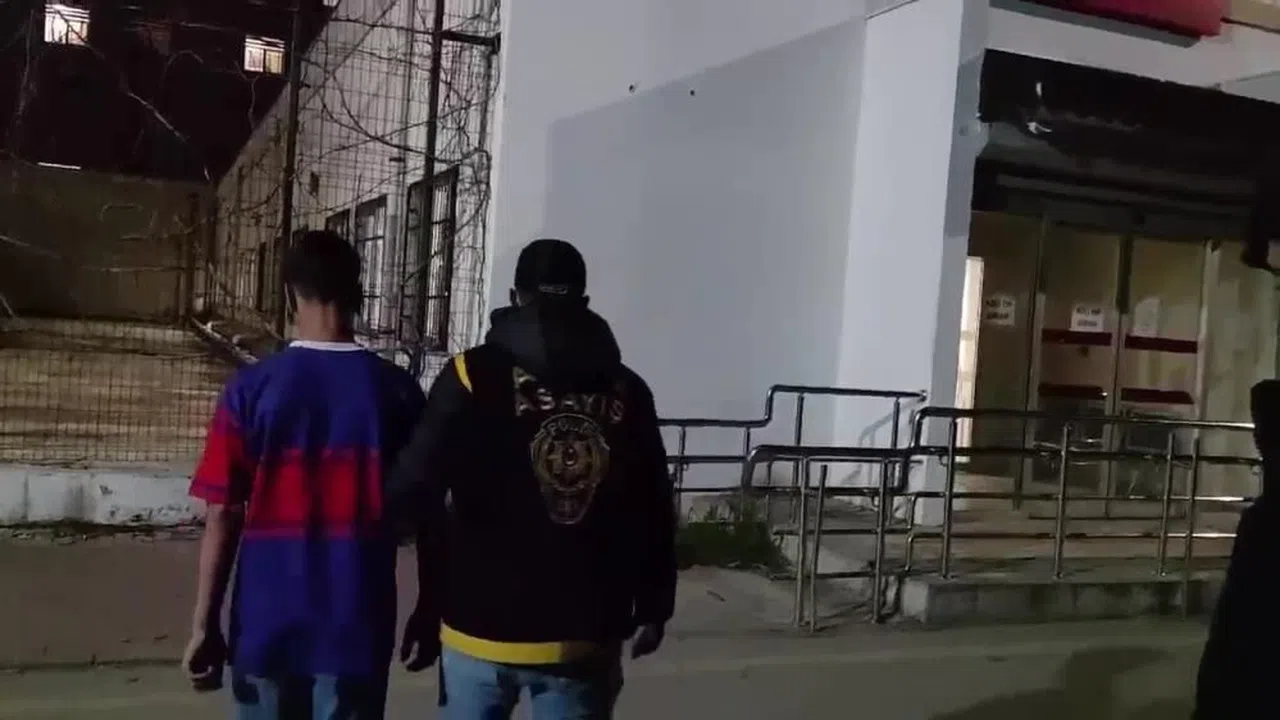 16 yaşındaki şüpheliler, 4 kişiyi gasp edip 2 öğrenciyi bıçakladı