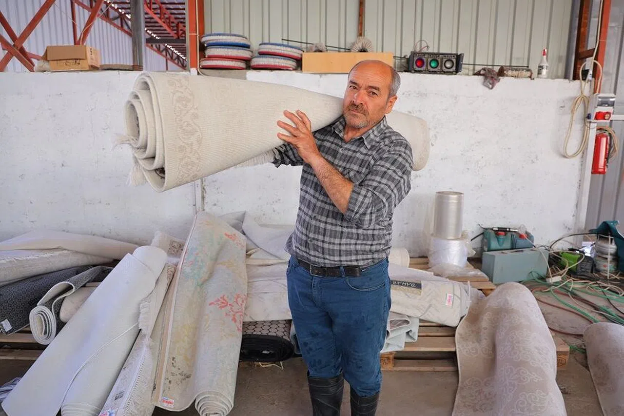 Kahramanmaraş Depreminde Alınamayan Halılar Bağışlandı
