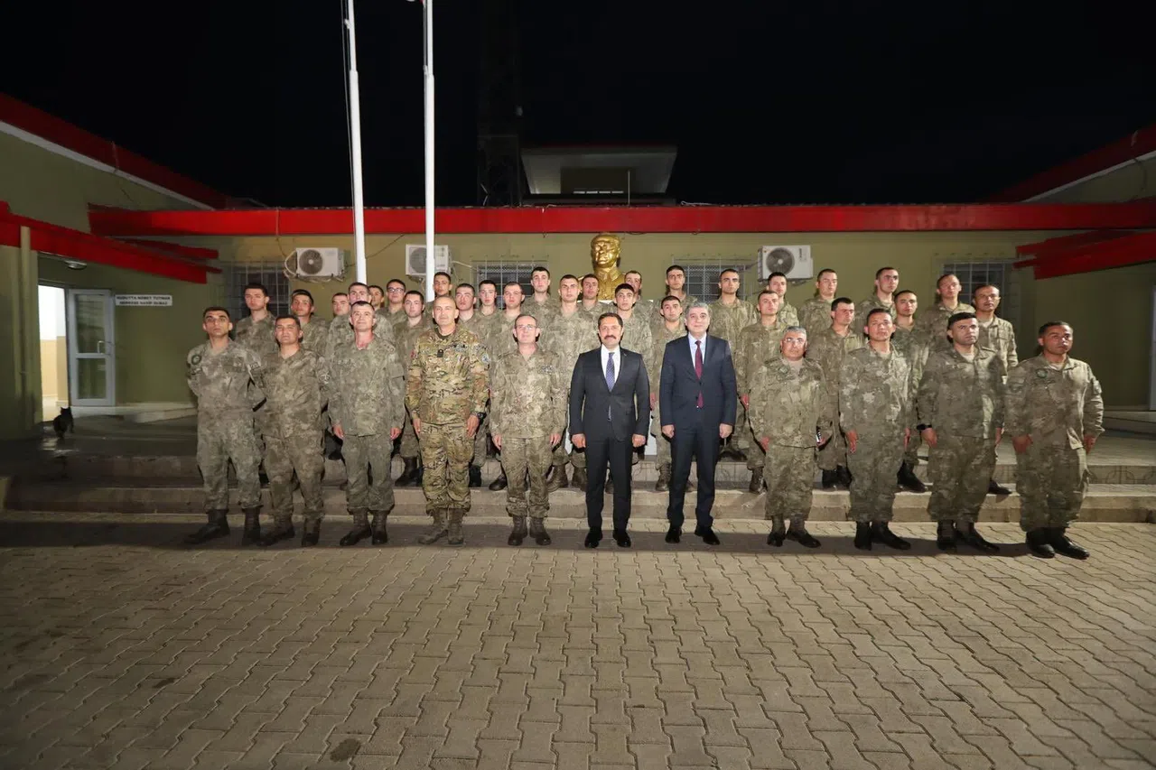 Vali Masatlı İftarını Mehmetçikle Birlikte Yaptı