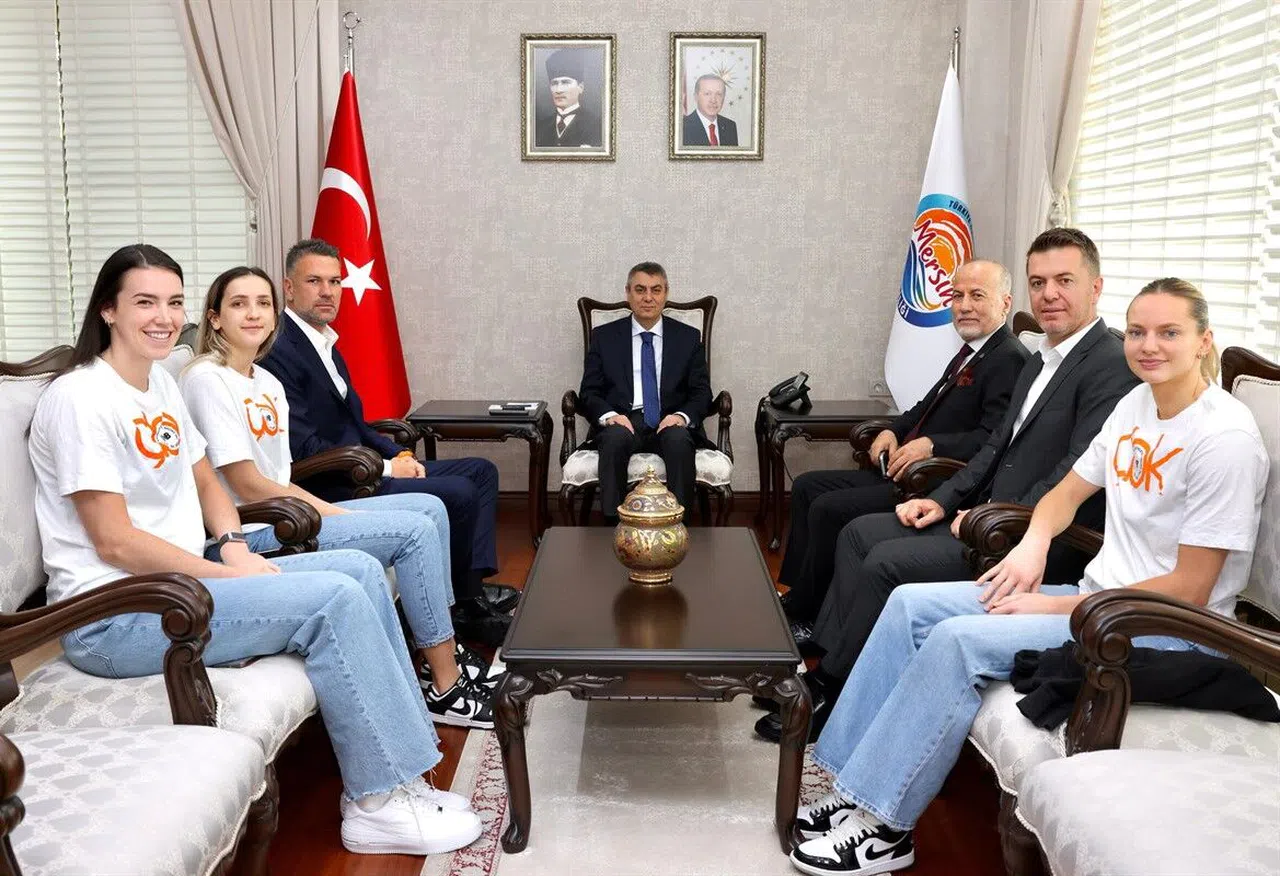 ÇBK Mersin, Kupa Sevincini Vali Toros ile Paylaştı