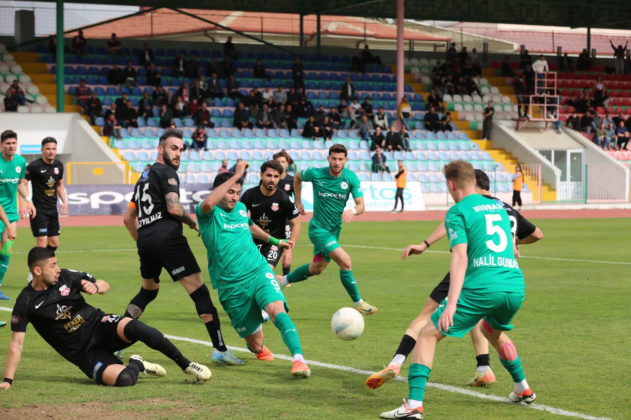 TFF 2. Lig: Isparta 32 Spor: 1 - GMG Kastamonuspor: 3