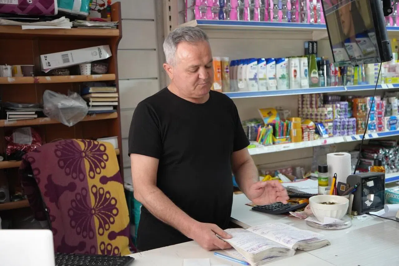 Market market dolaşıp 1 milyon liralık veresiye borcu kapattılar