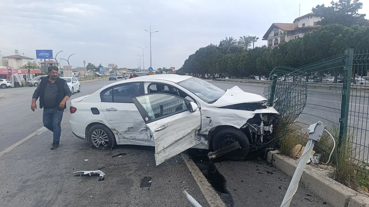 2 Araç Kaza Yaptı: 2 Kişi Yaralandı