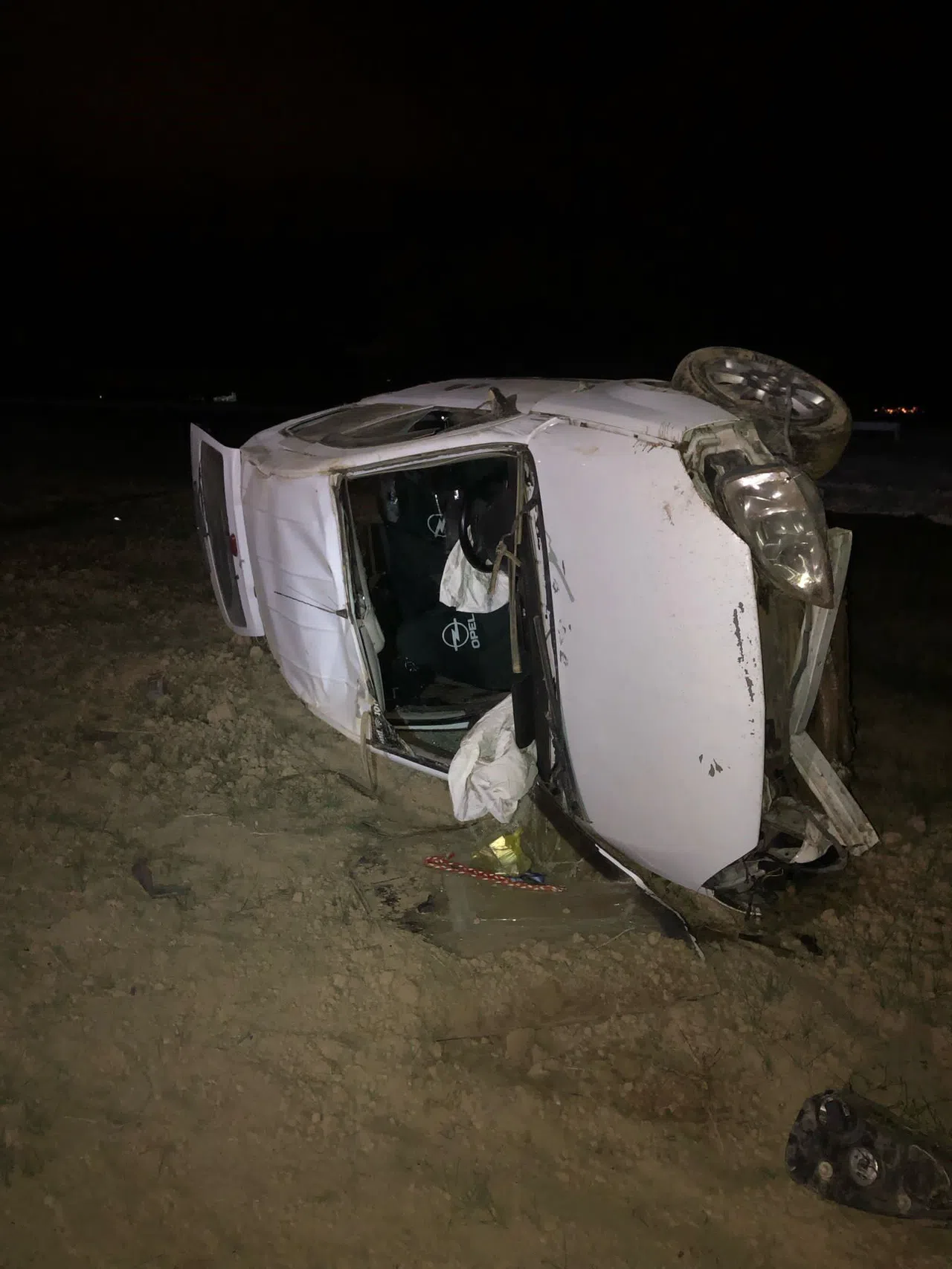 Otomobil Takla Atarak Şarampole Devrildi