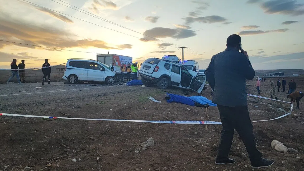 Taziye dönüşü feci kaza: 3 ölü, 4 yaralı