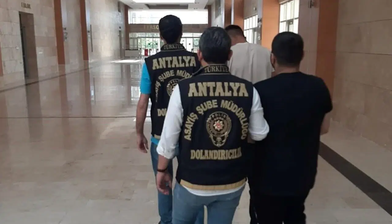 'Başkomiser' ve 'Savcı' Yalanıyla Yarım Milyon Lira Dolandırdılar