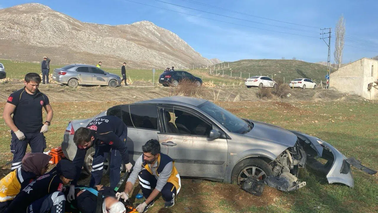 Ekinözü'ne Giden Öğretmenler Trafik Kazası Geçirdi